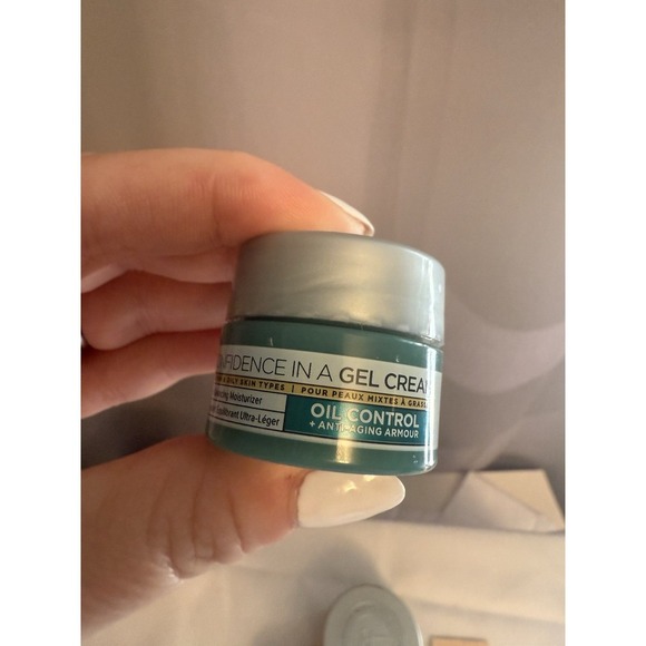 IT Cosmetics Confidence In A Cream Cleanser Eye Cream Gel Cream Retinol Bundle - Picture 7 of 10